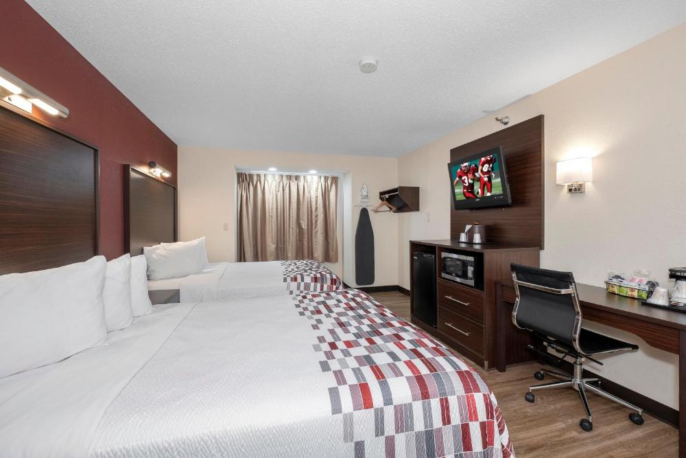 Deluxe Queen Room with Two Queen Beds Disability Access Non-Smoking interior